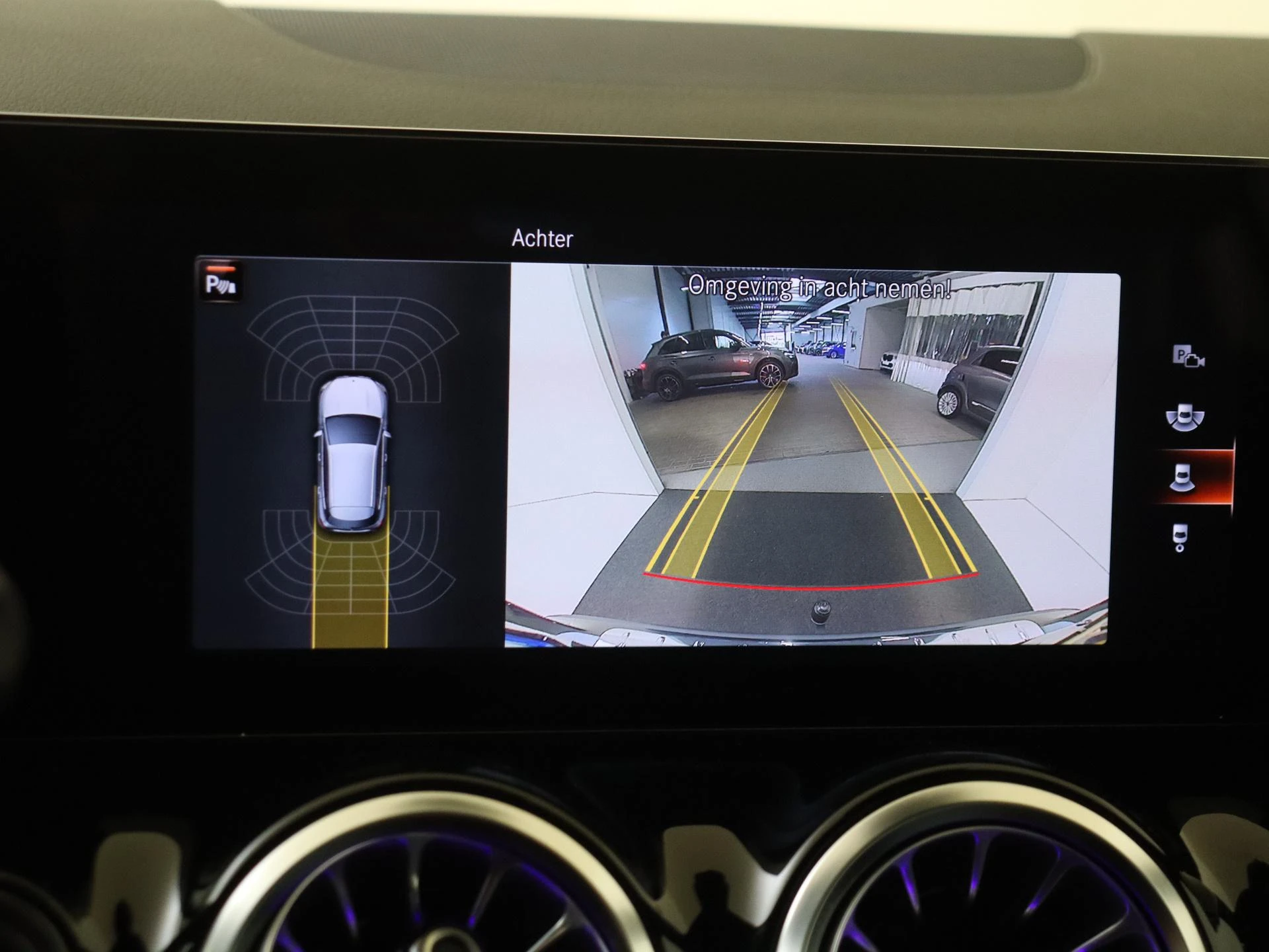 Mercedes-Benz-GLA-image-19