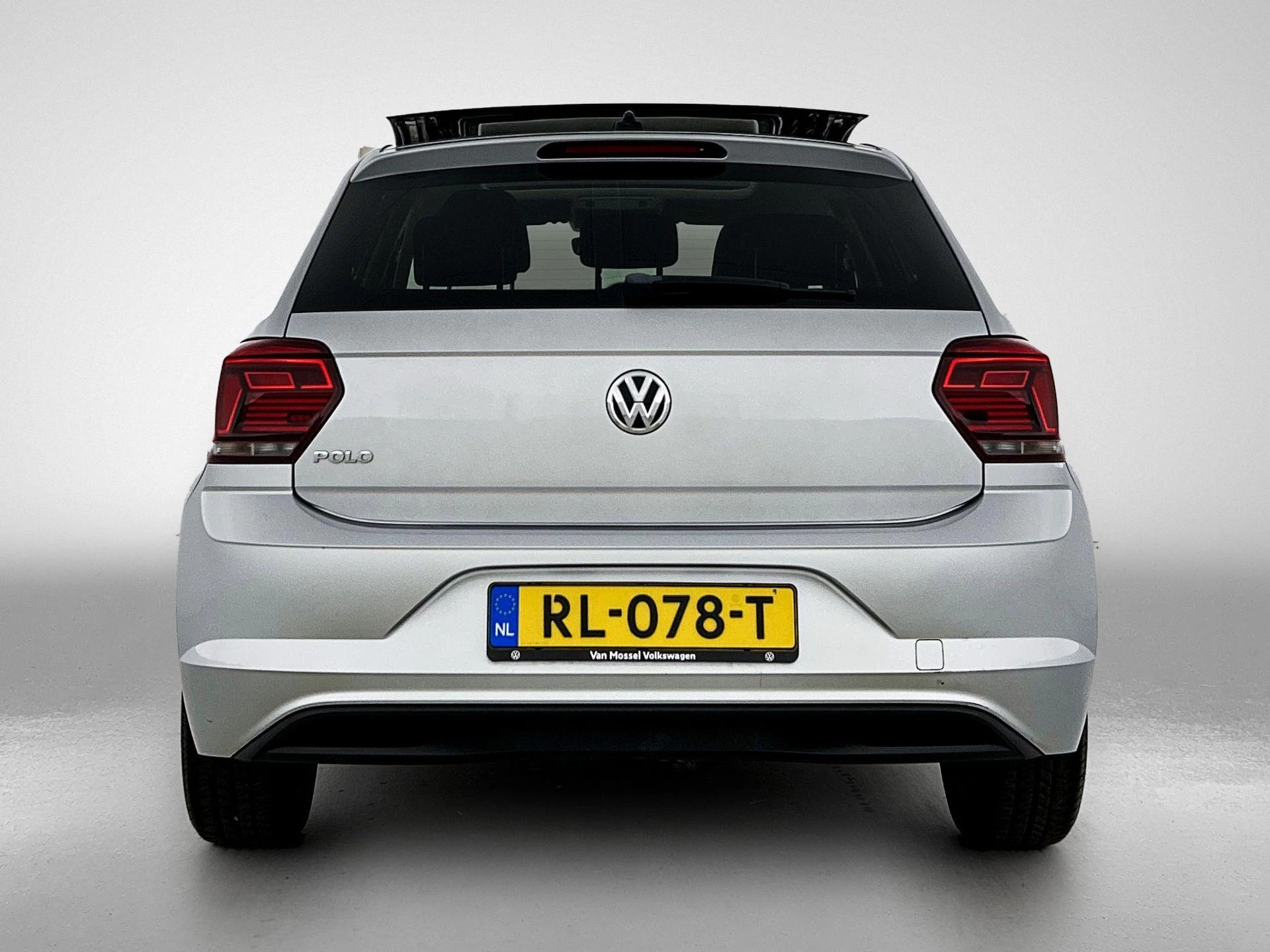 Volkswagen-Polo-image-2