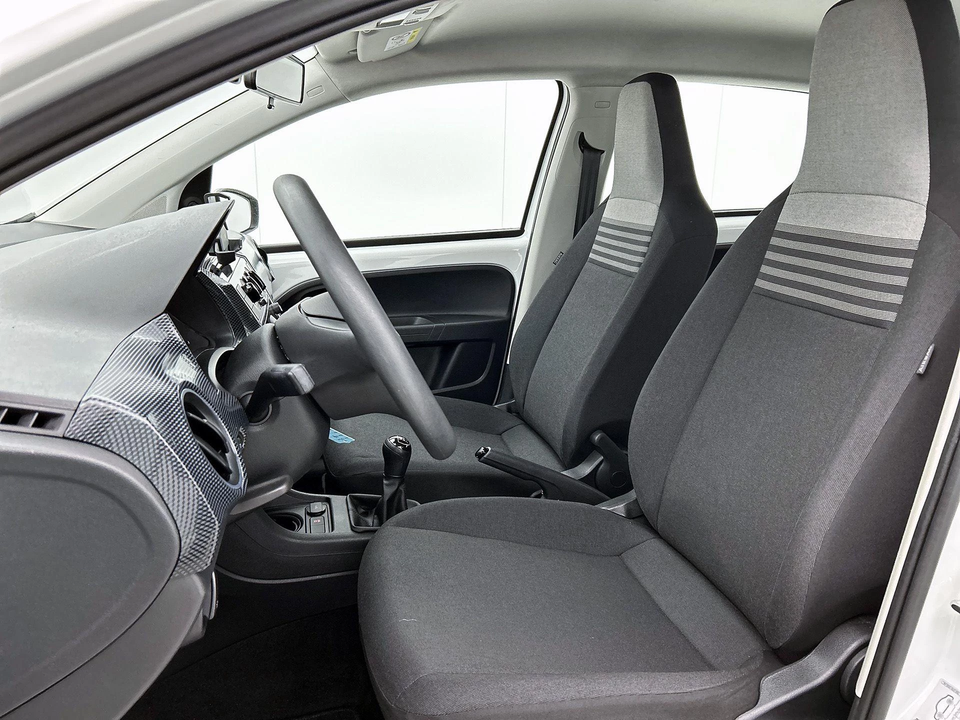 Volkswagen-up!-image-30