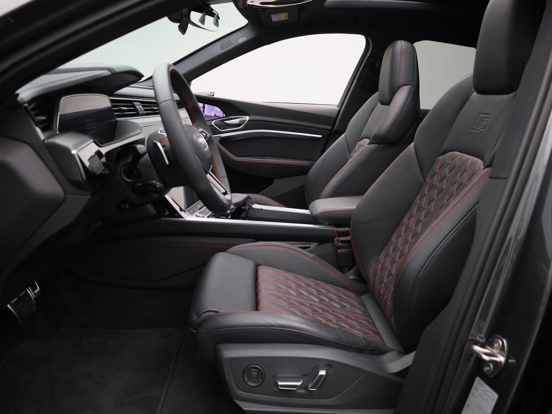 Audi-Q8 Sportback e-tron-image-9