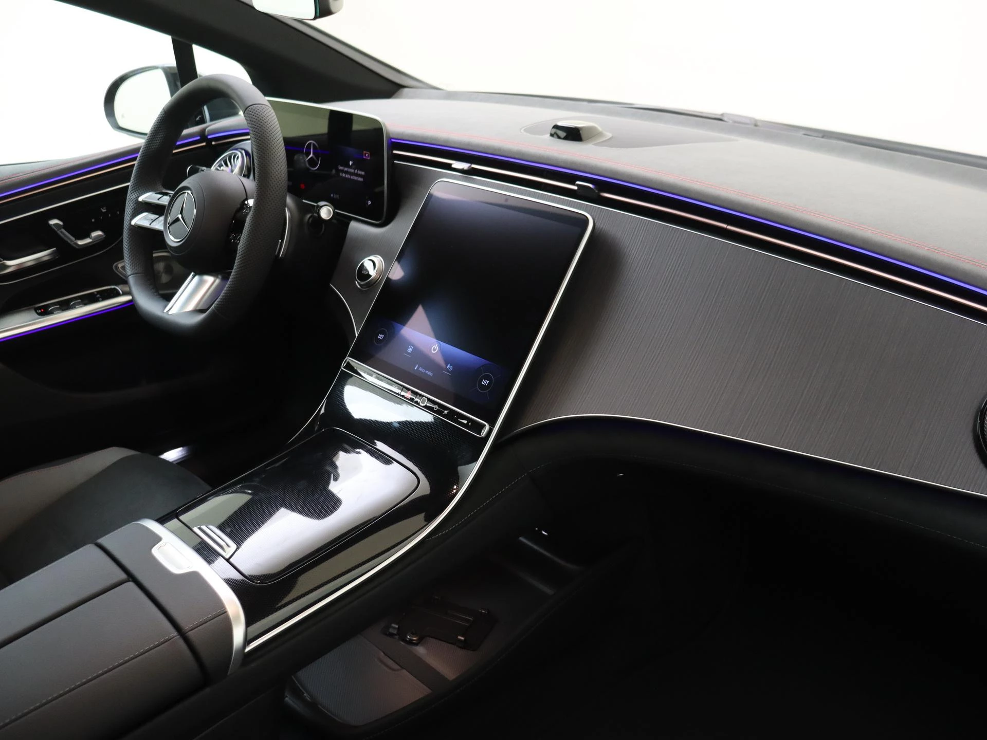 Mercedes-Benz-EQE-image-9