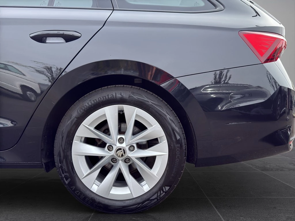 Škoda Octavia Combi 2.0 TDI Selection *NAVI*LED*SITZHEIZUNG*
