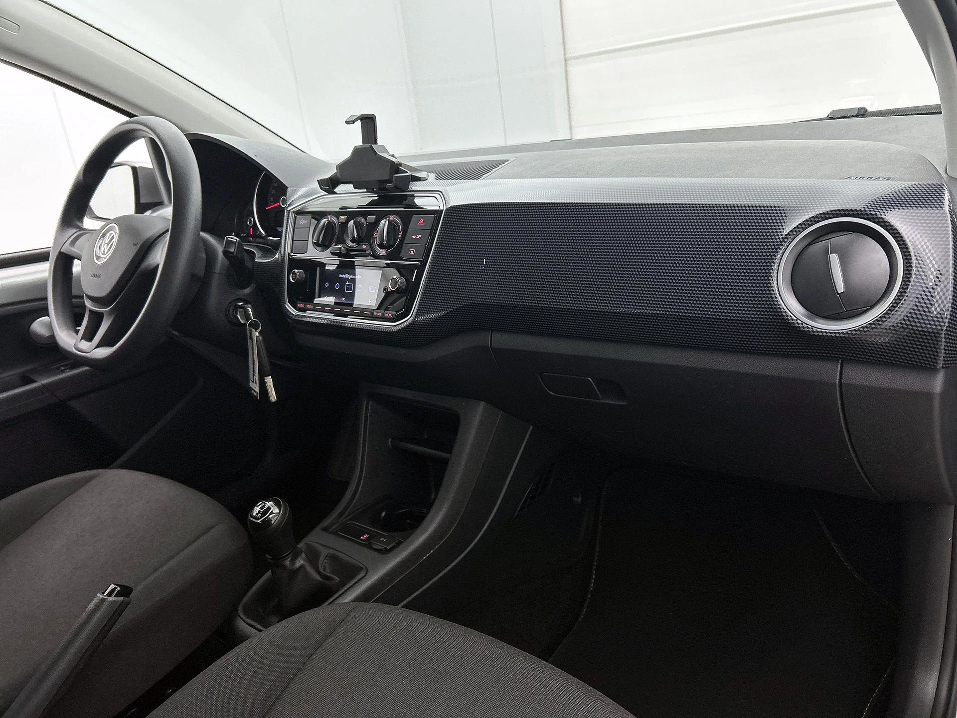 Volkswagen-up!-image-9
