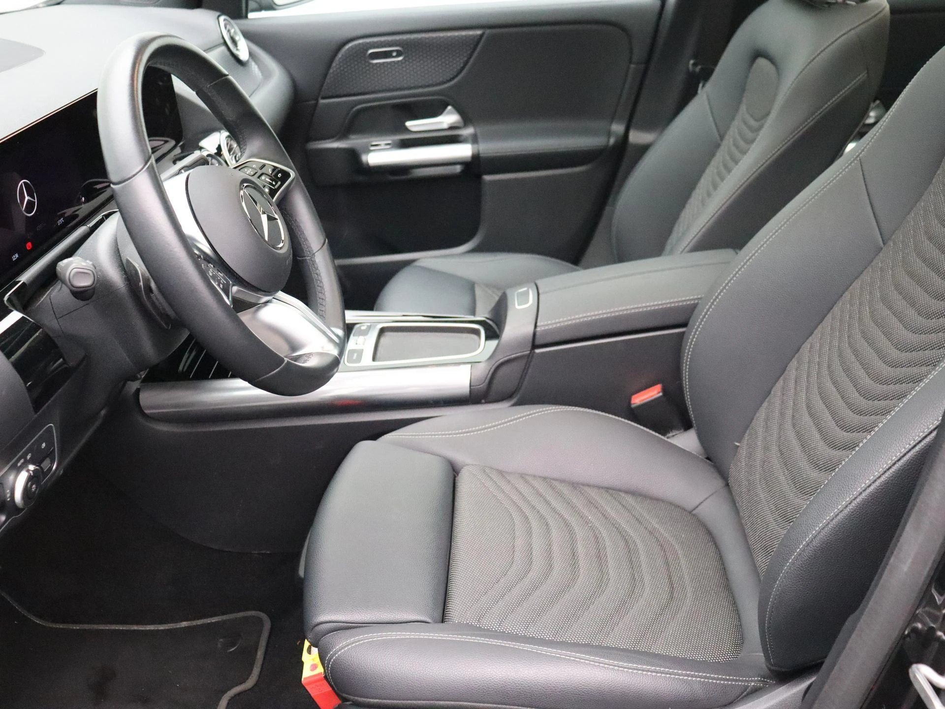 Mercedes-Benz-EQA-image-23