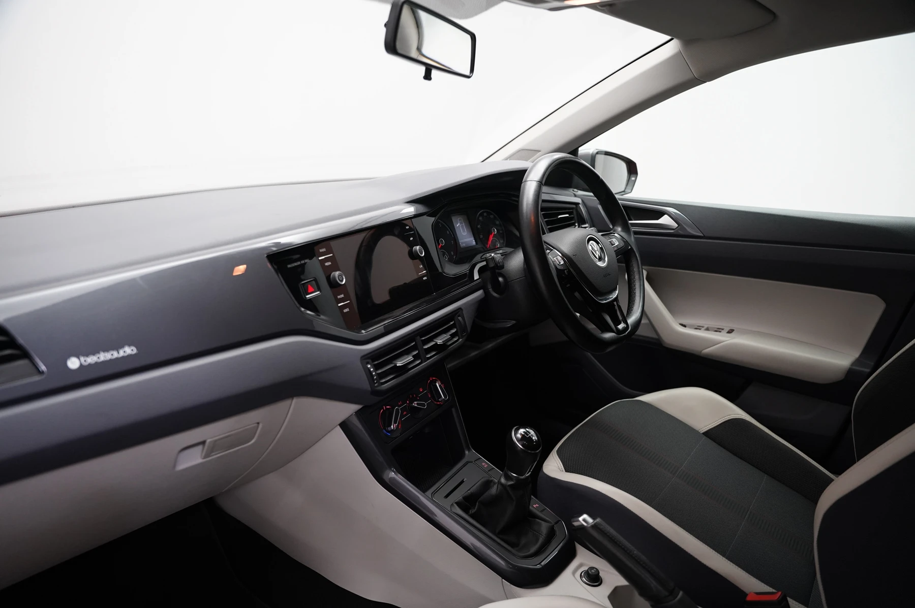 Volkswagen-Polo-image-1