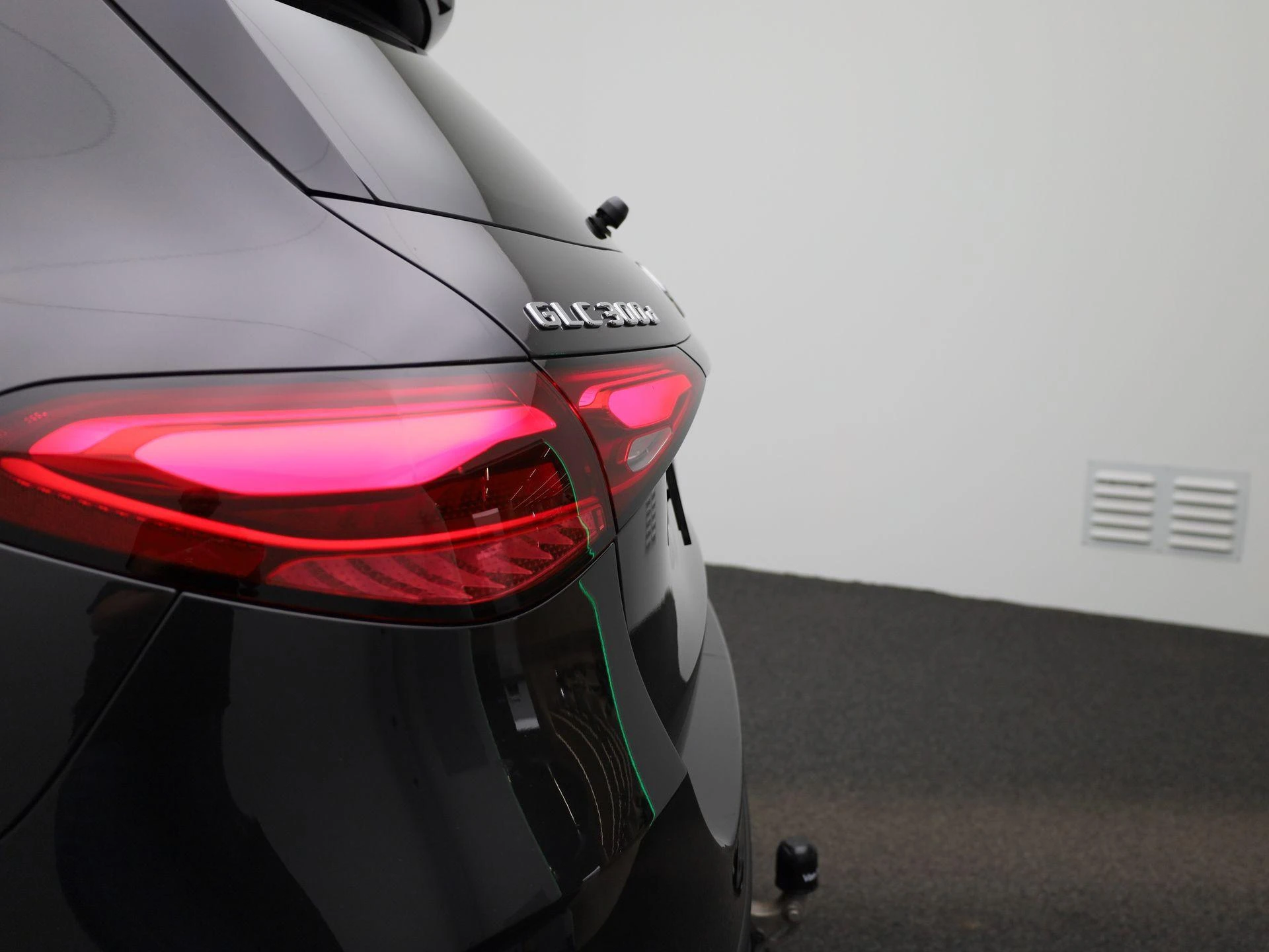 Mercedes-Benz-GLC-image-50