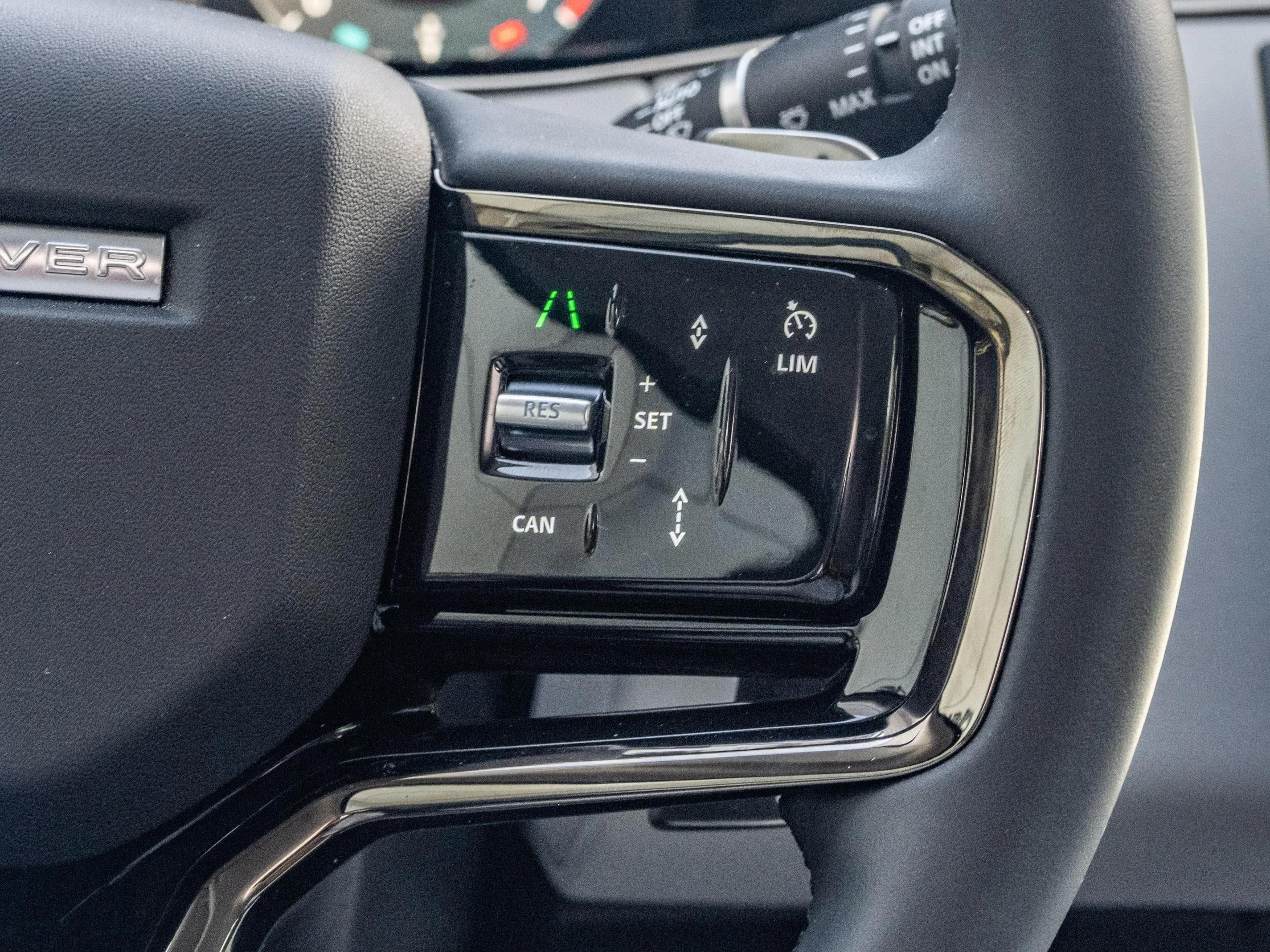 Land Rover-Range Rover Evoque-image-14