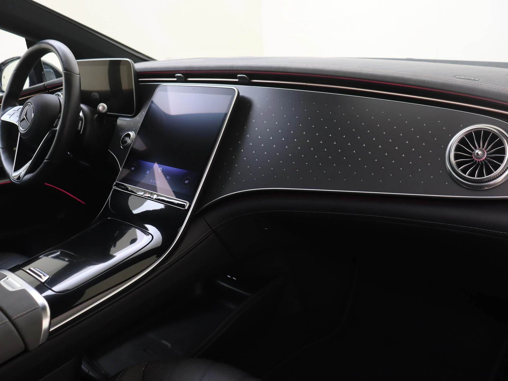 Mercedes-Benz-EQS-image-4