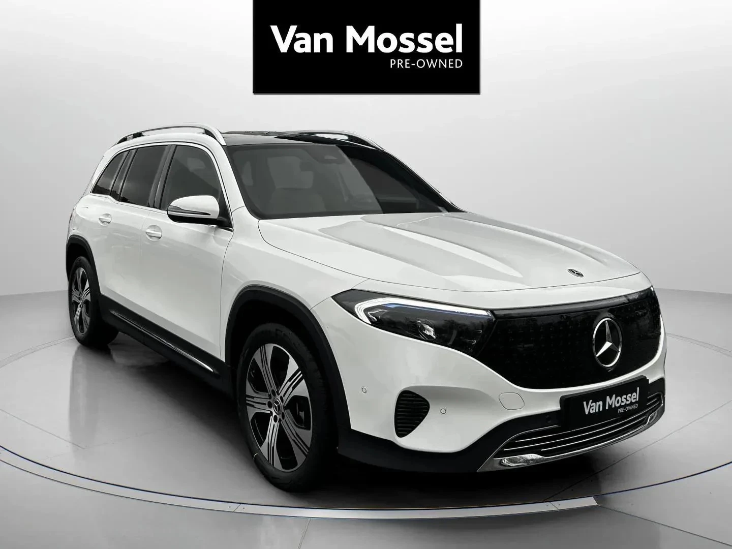 Mercedes-Benz-EQB-image-2