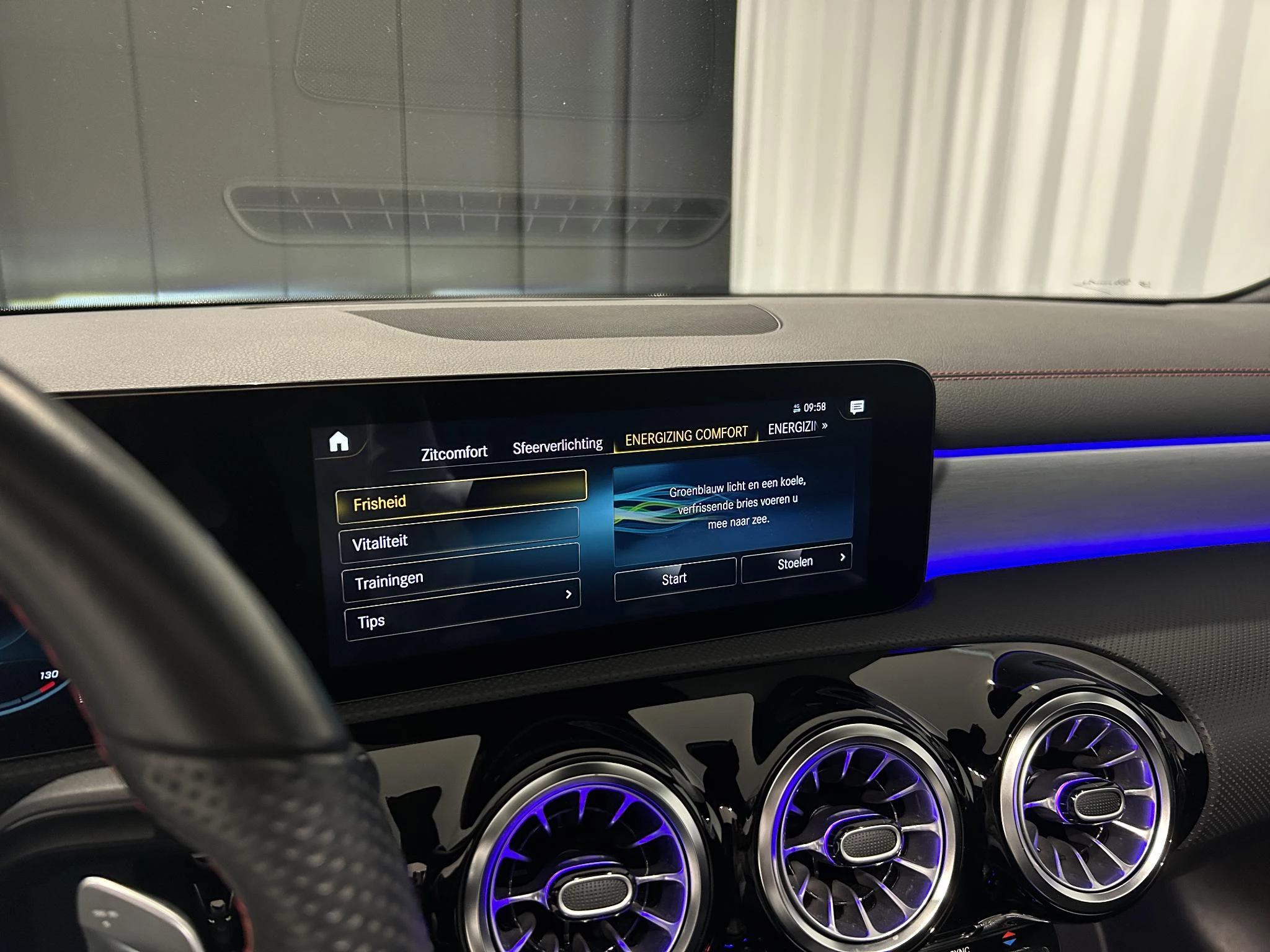 Mercedes-Benz CLA 250 AMG Line Shooting Brake + 224 PK + PANO DAK + MULTIBEAM LED + CAMERA +