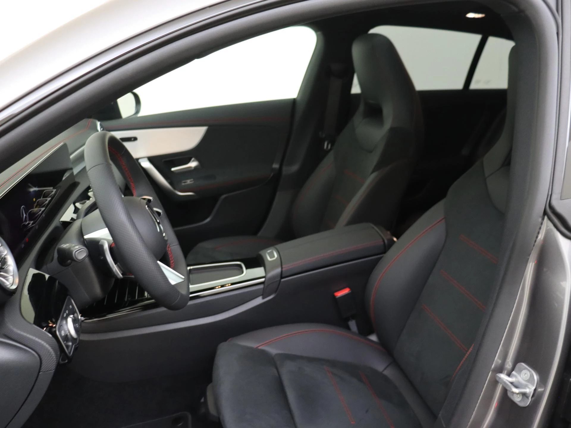 Mercedes-Benz-CLA-image-10