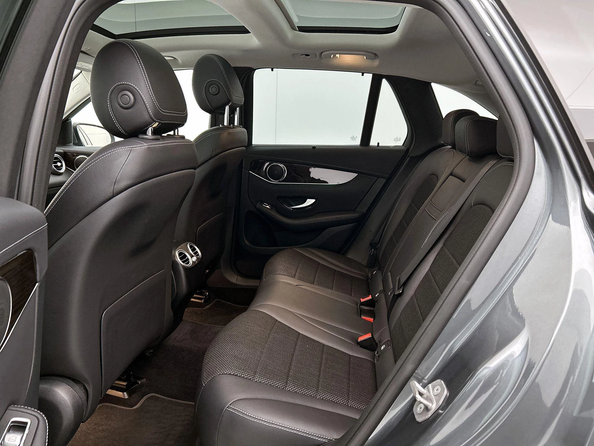 Mercedes-Benz-GLC-image-26