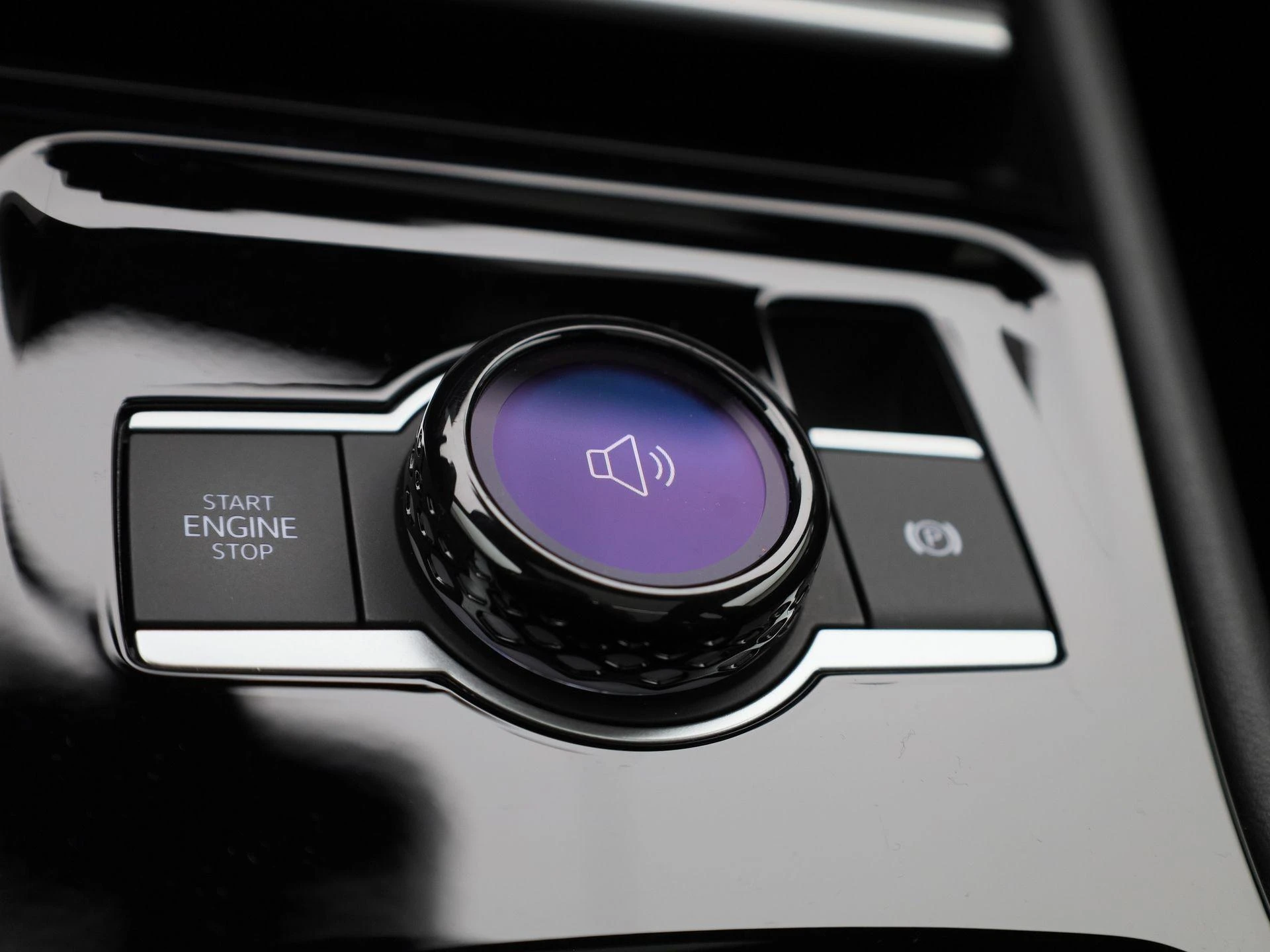Volkswagen-Tiguan-image-19