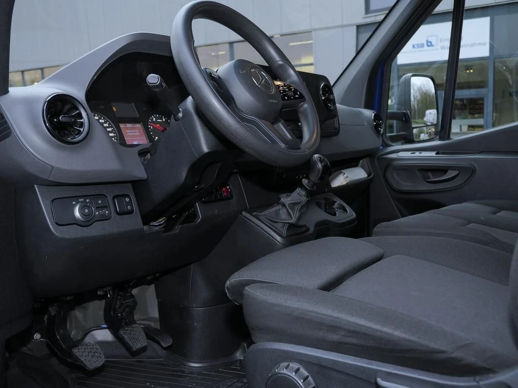 Mercedes-Benz-Sprinter 519-image-6
