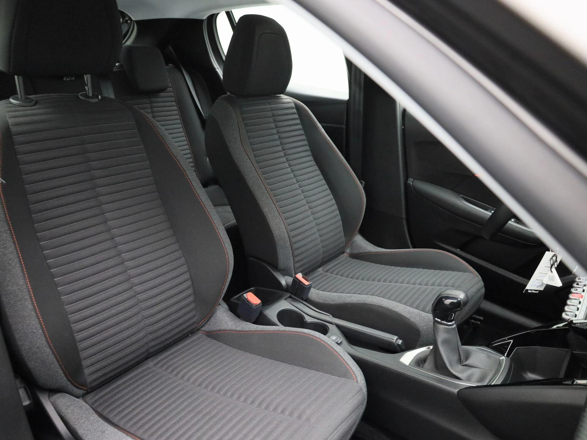 Peugeot-208-image-31