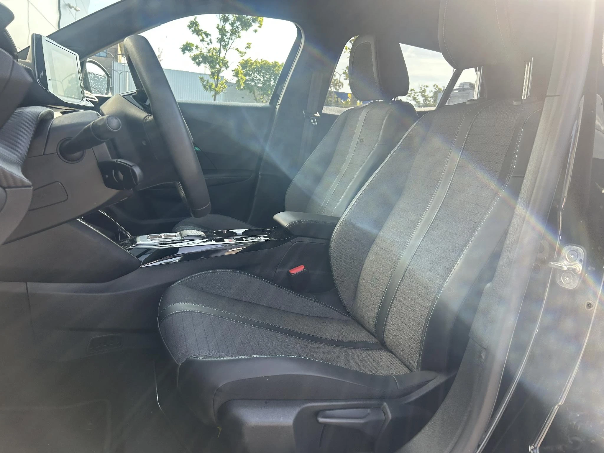 Peugeot-e-2008-image-12