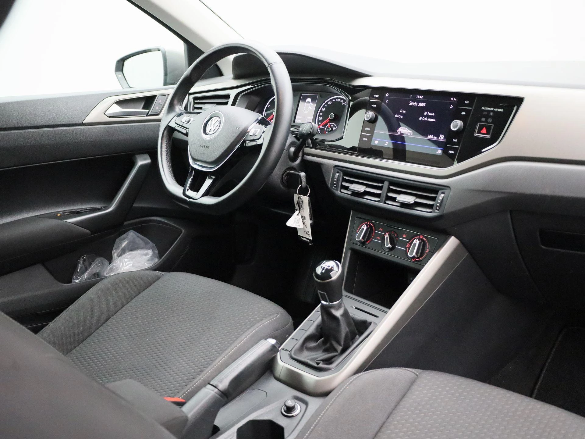 Volkswagen-Polo-image-32