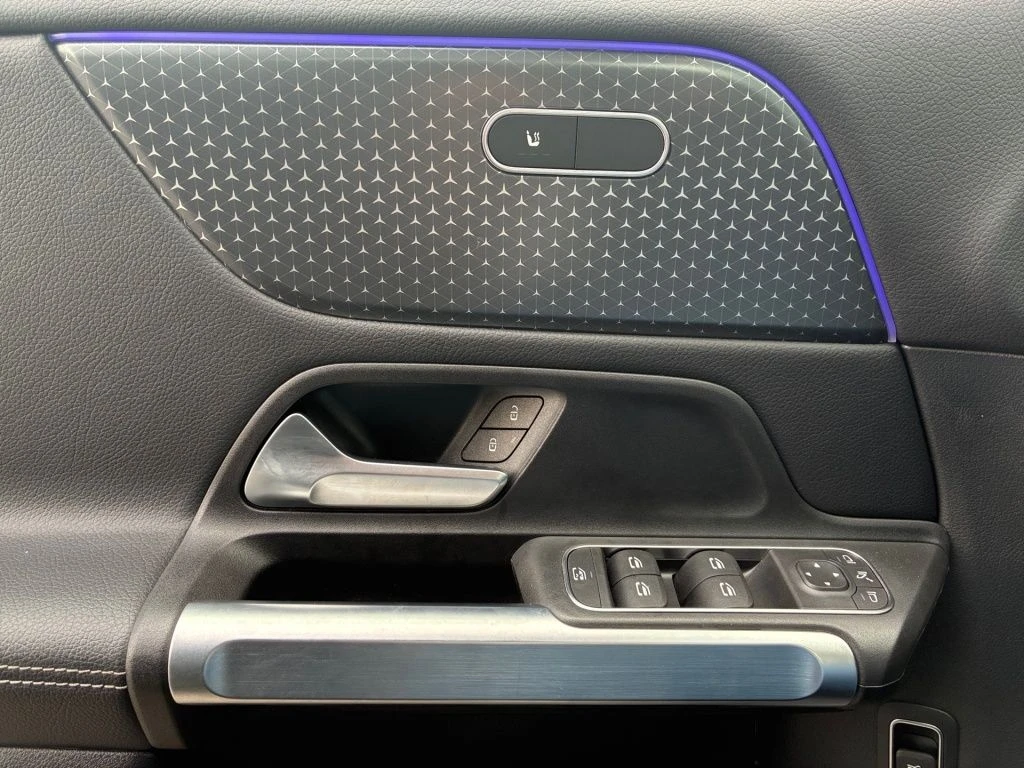 Mercedes-Benz-GLB 200 d-image-8