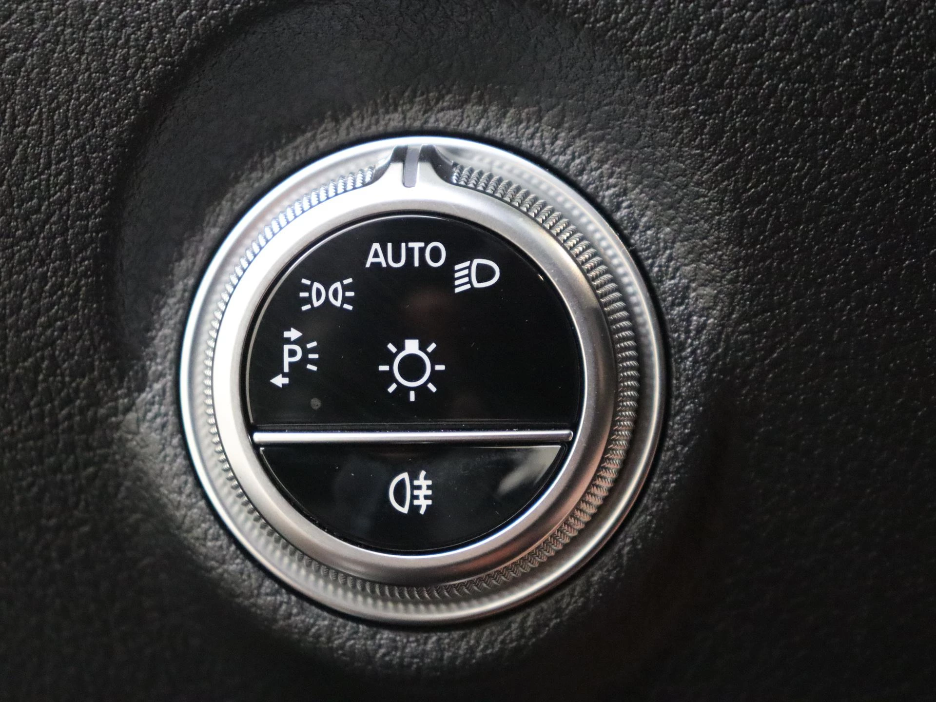 Mercedes-Benz-C-Klasse-image-23