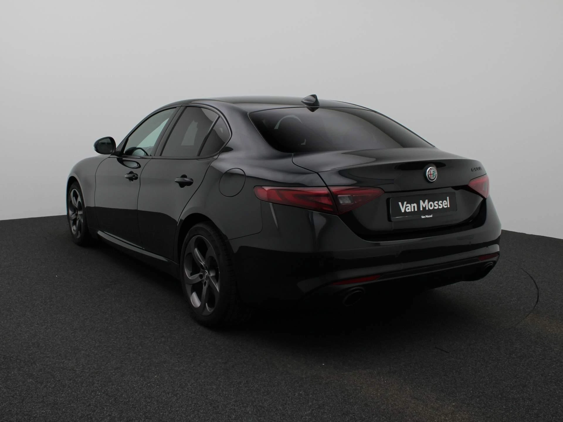 Alfa Romeo-Giulia-image-1