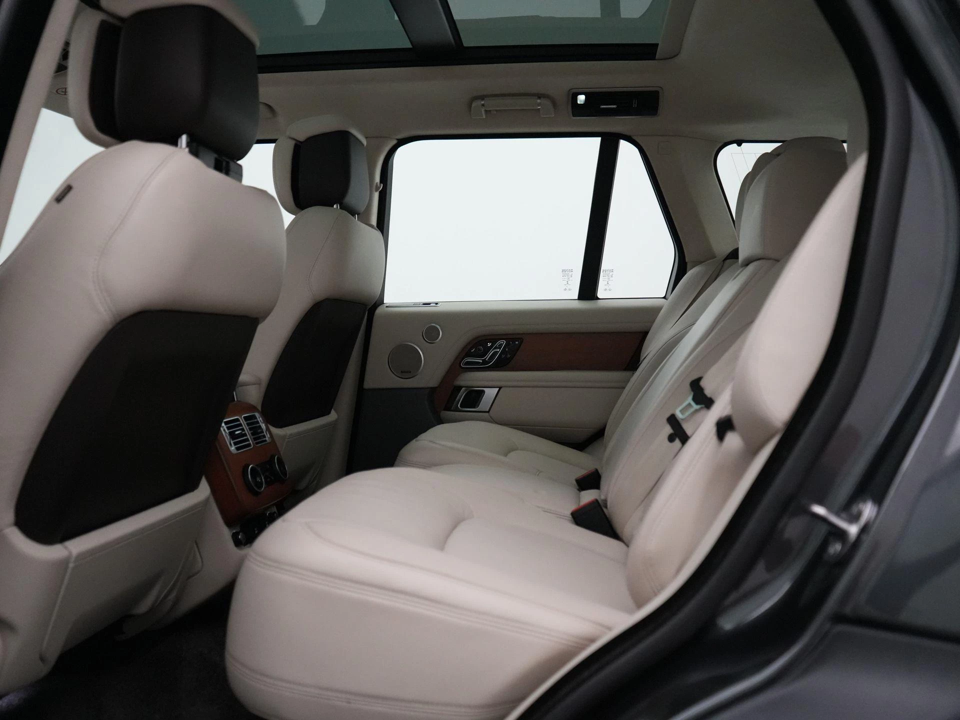 Land Rover-Range Rover-image-39