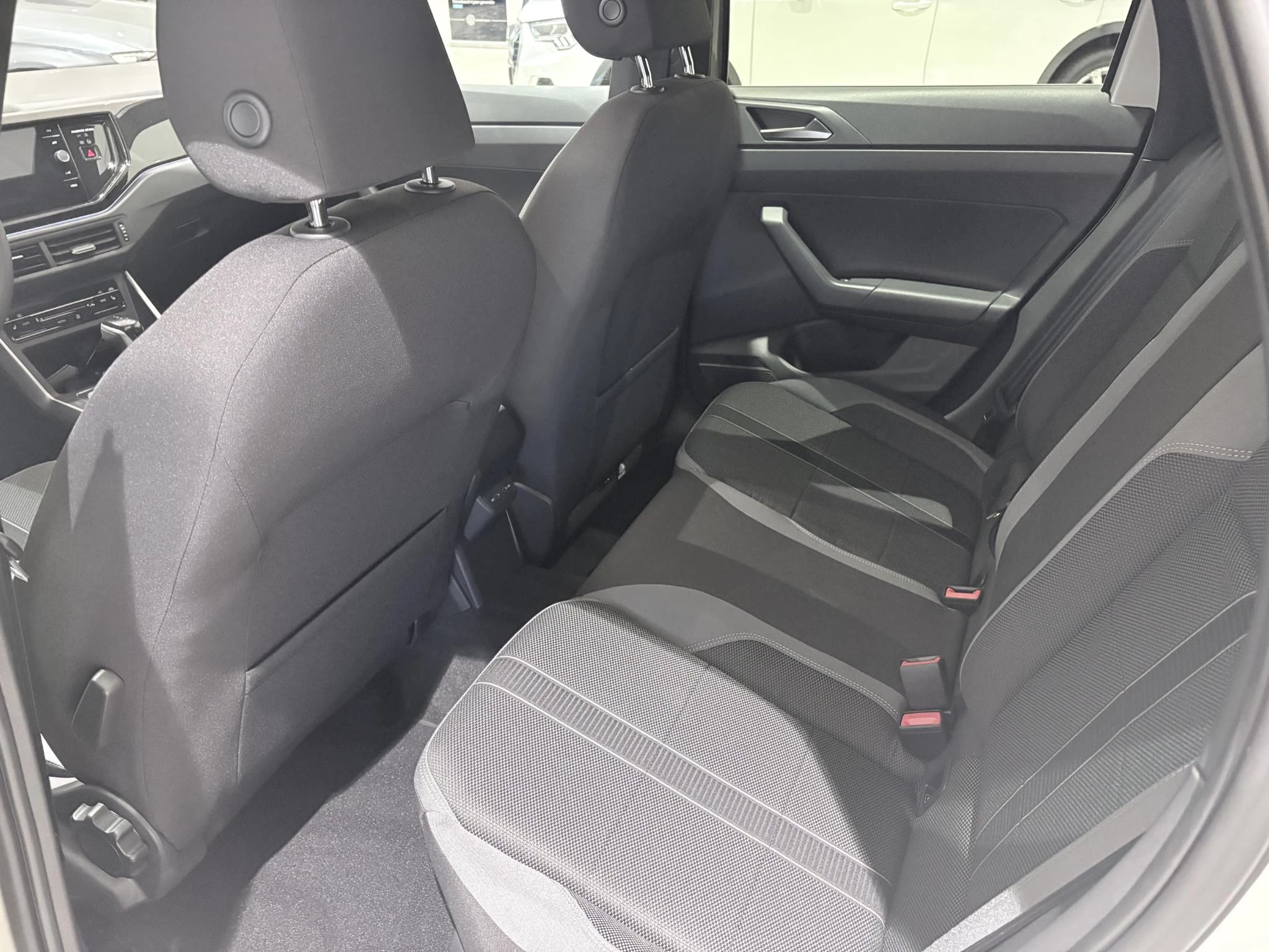 Volkswagen-Polo-image-10
