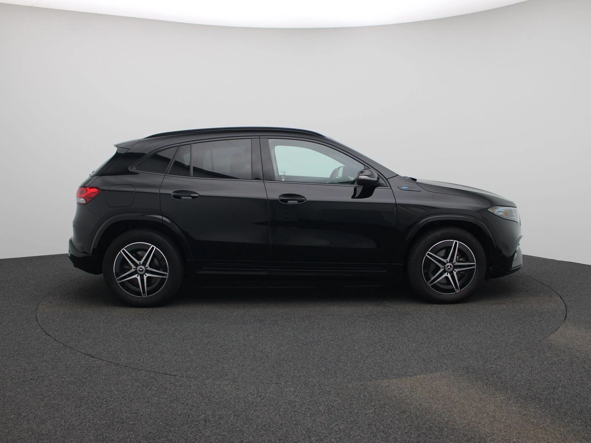 Mercedes-Benz-EQA-image-5