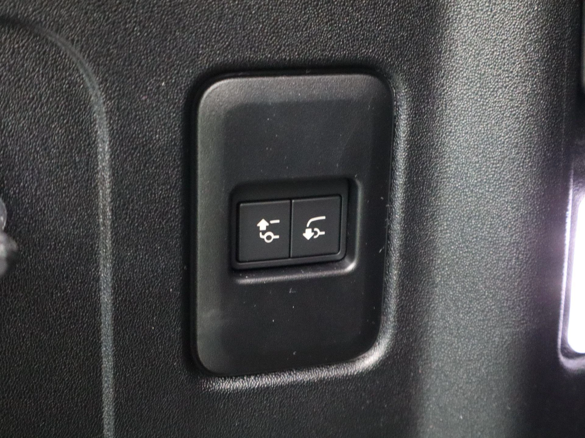 Land Rover-Defender-image-31