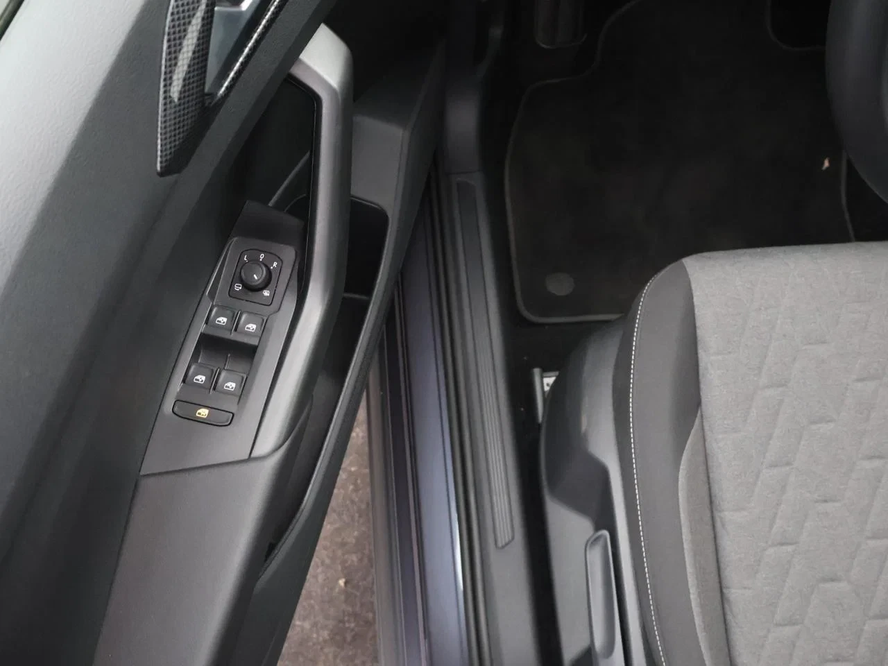 Volkswagen-T-Cross-image-21