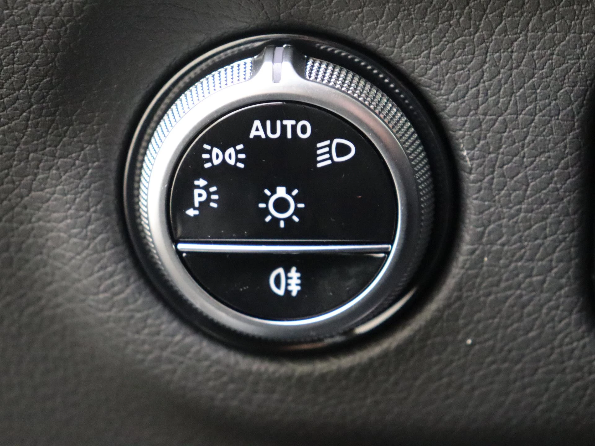 Mercedes-Benz-EQE-image-23