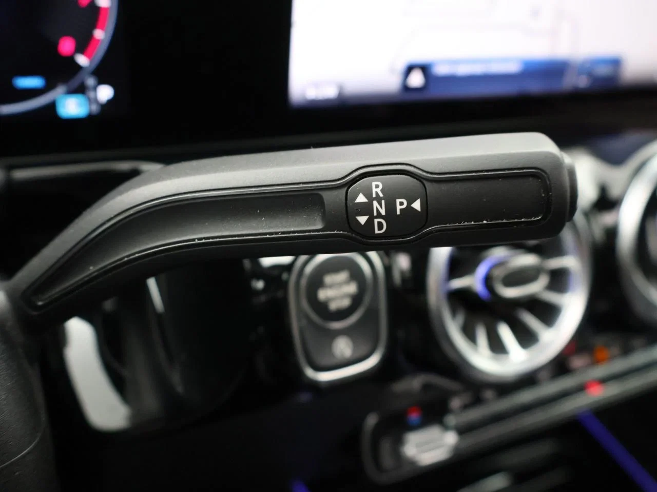Mercedes-Benz-GLA-image-13