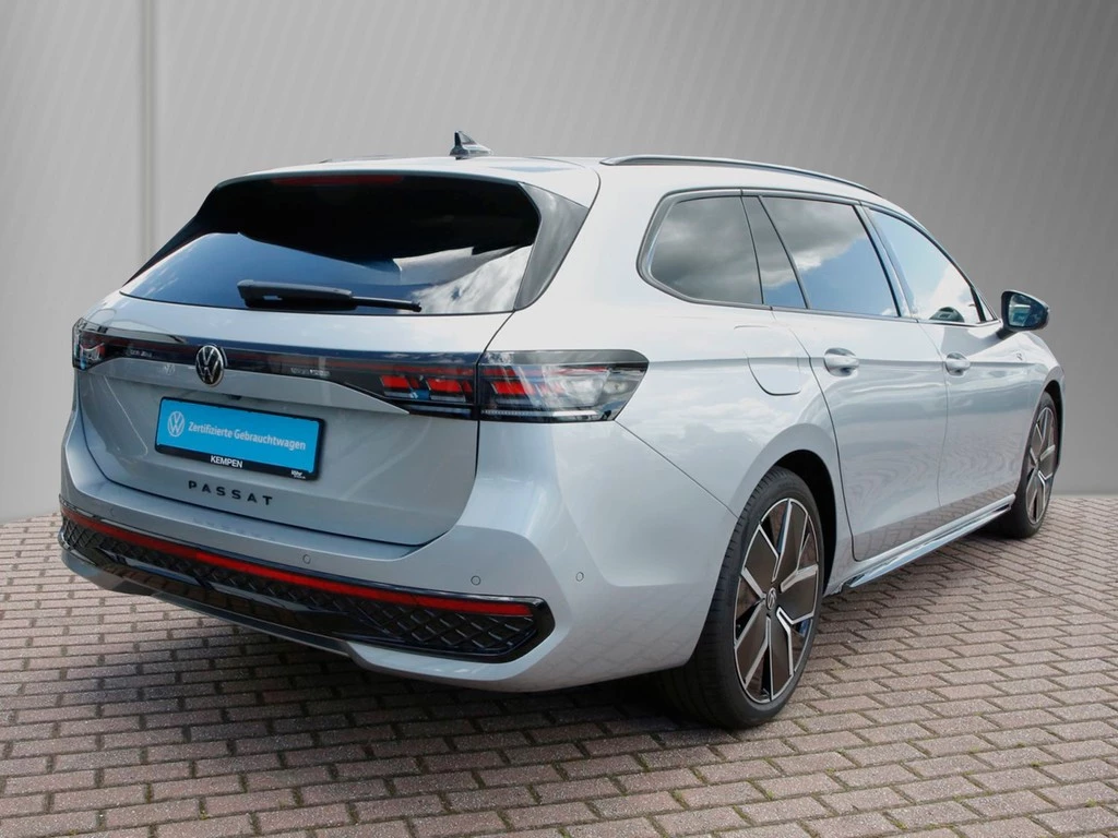 Volkswagen Passat Variant 2.0 TSI 195 kW 4Motion R-Line 19" PANO AHK HUD Navi+VC ACC LED RFK+PDC SHZ