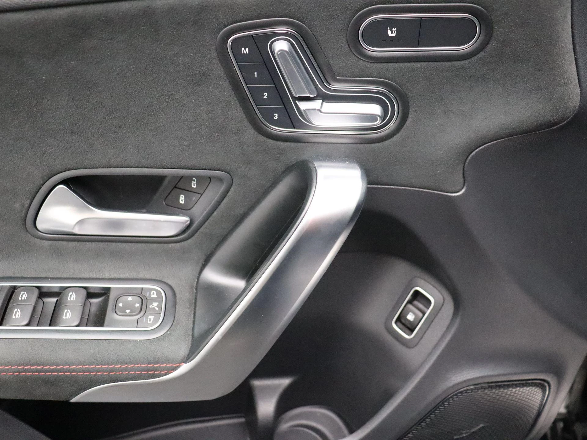 Mercedes-Benz A-Klasse 250 e AMG Line + PANO DAK + MULTIBEAM LED + CARPLAY +