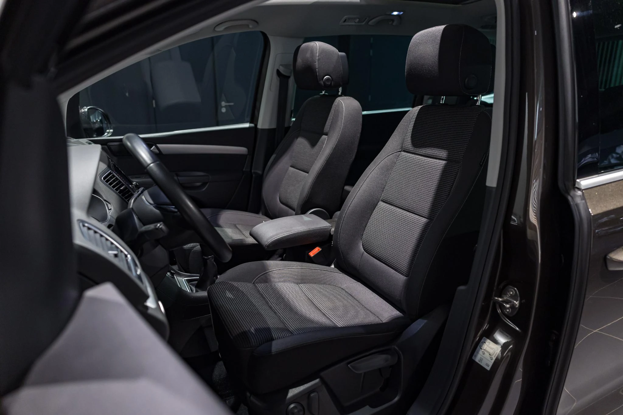 Volkswagen-Sharan-image-9