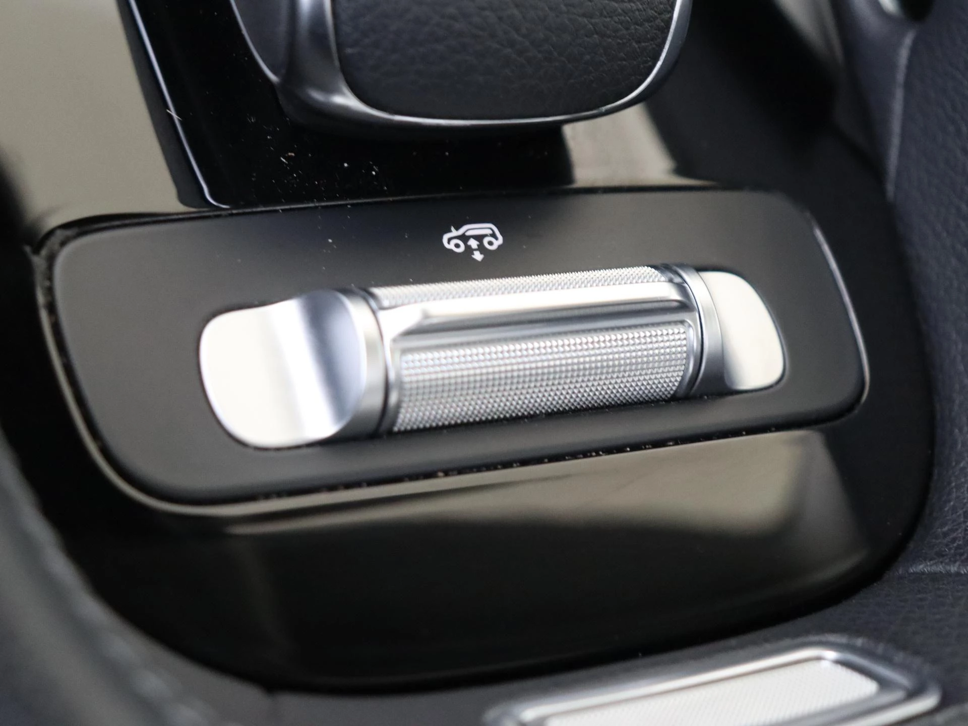 Mercedes-Benz-GLE-image-21