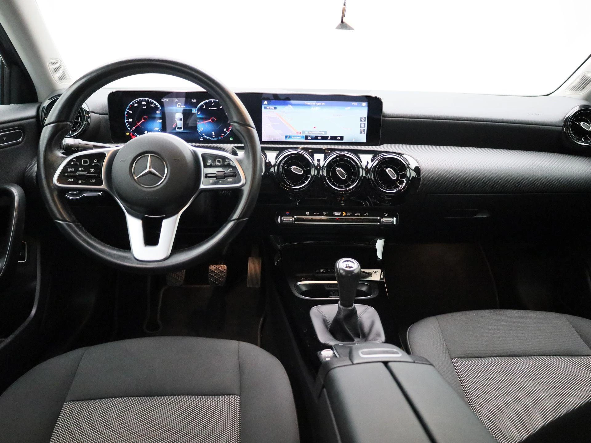 Mercedes-Benz-A-Klasse-image-6