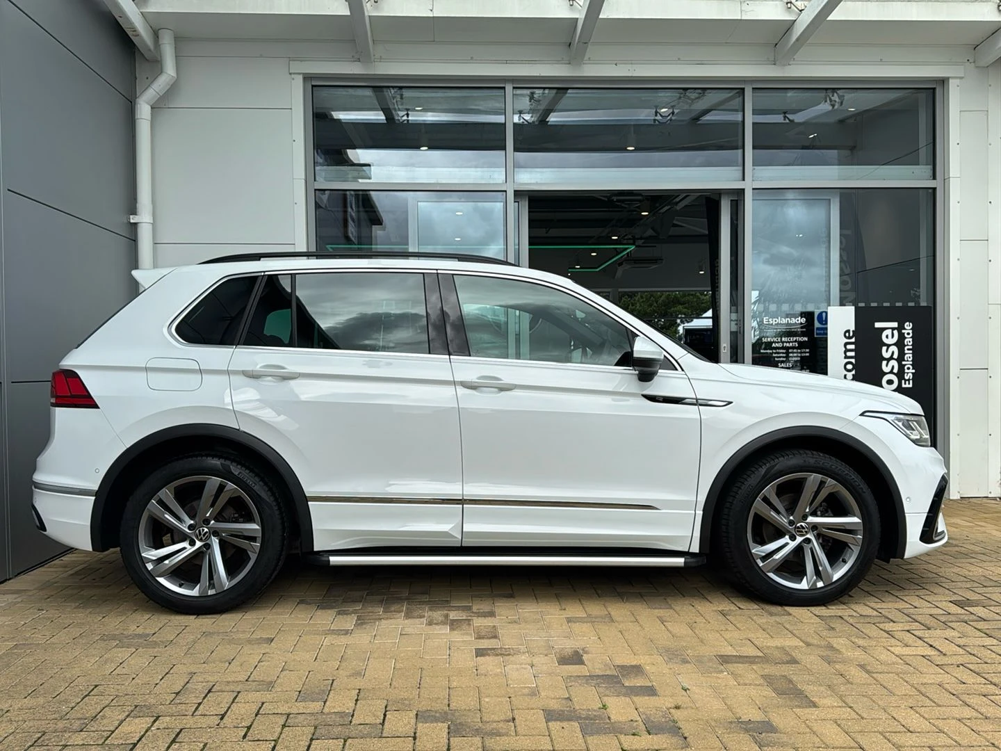 Volkswagen-Tiguan-image-9