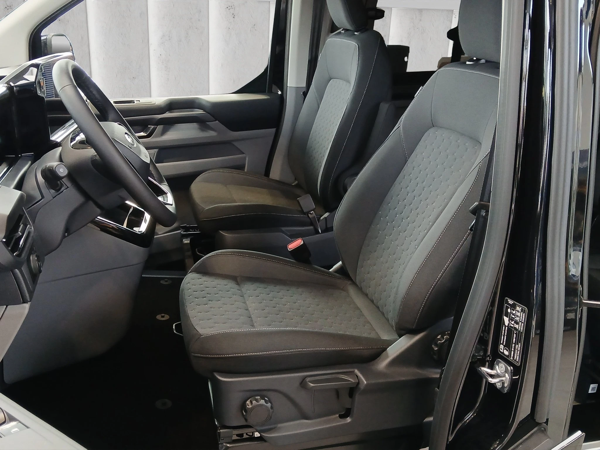 Ford Tourneo Custom Titanium 2.0 EcoBlue 125kW 320 L1 Auto FWD Van. 4-türig