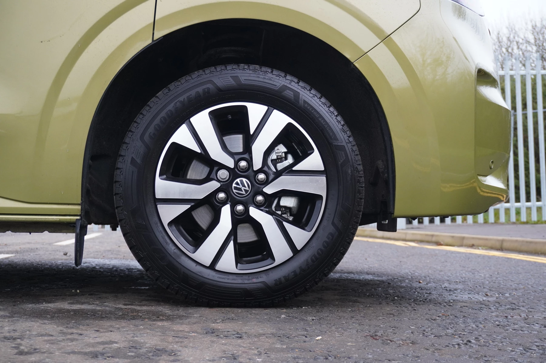 Volkswagen-Transporter-image-21