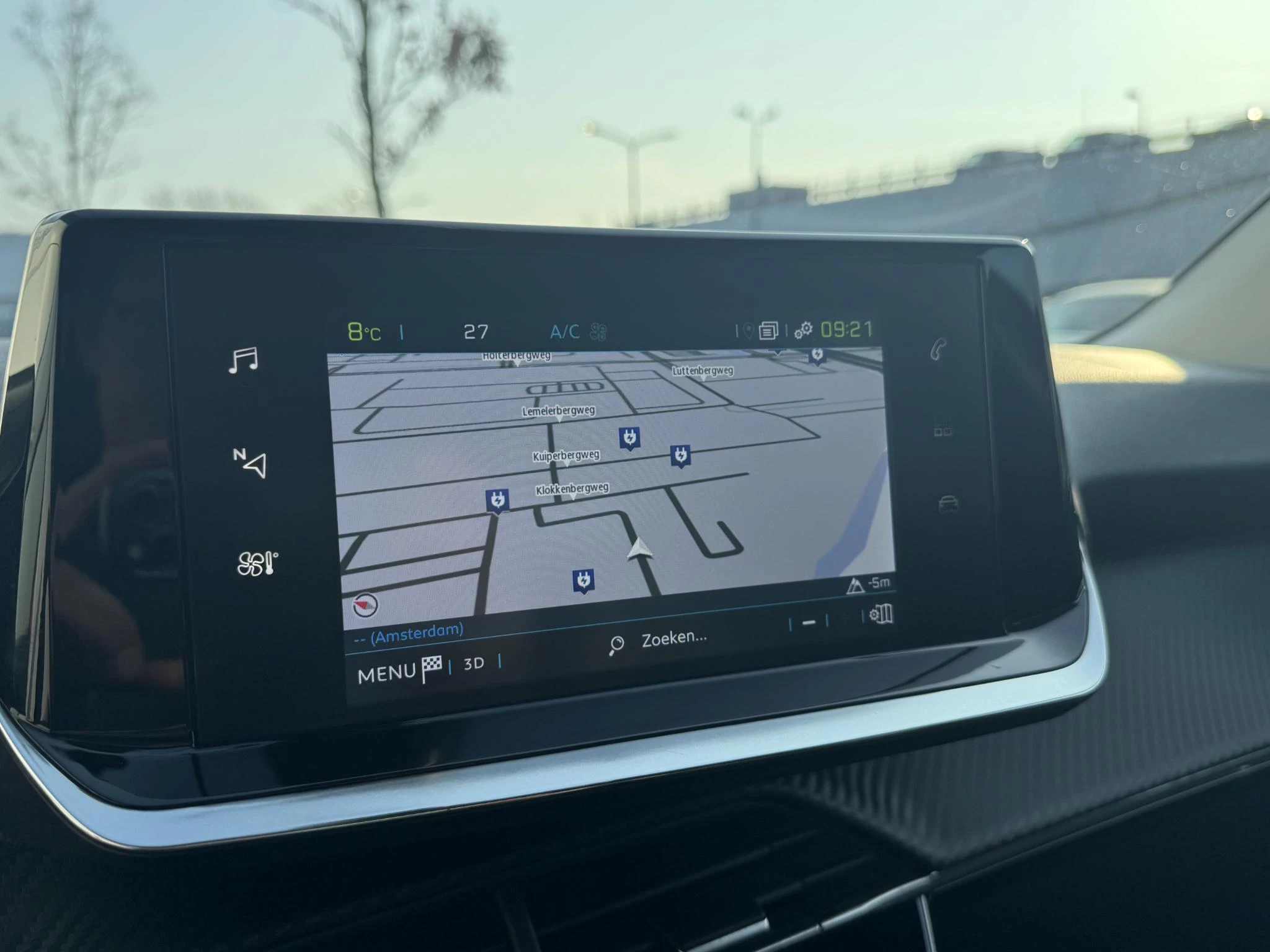 Peugeot-e-2008-image-19