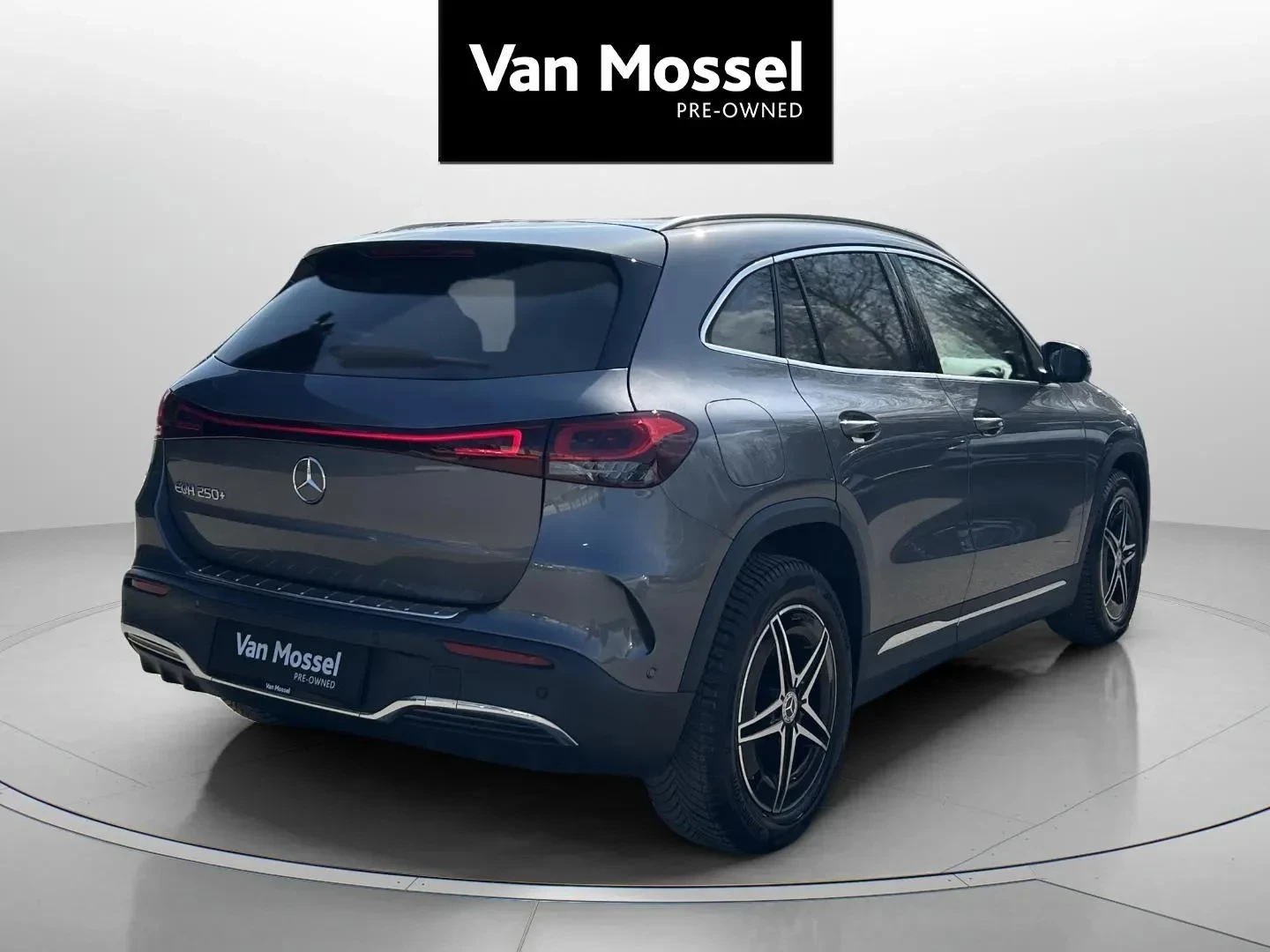 Mercedes-Benz-EQA-image-4