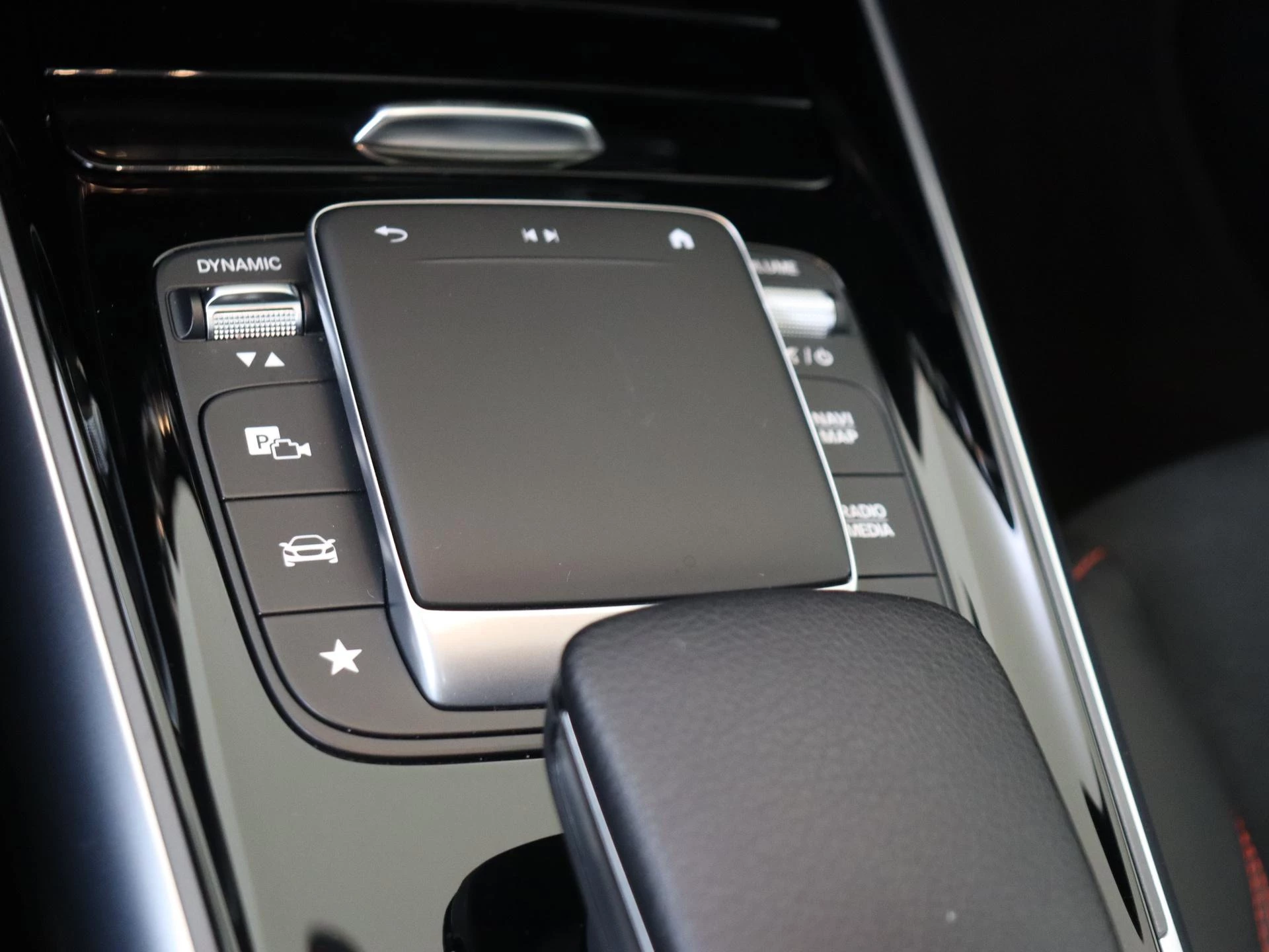 Mercedes-Benz-B-Klasse-image-20