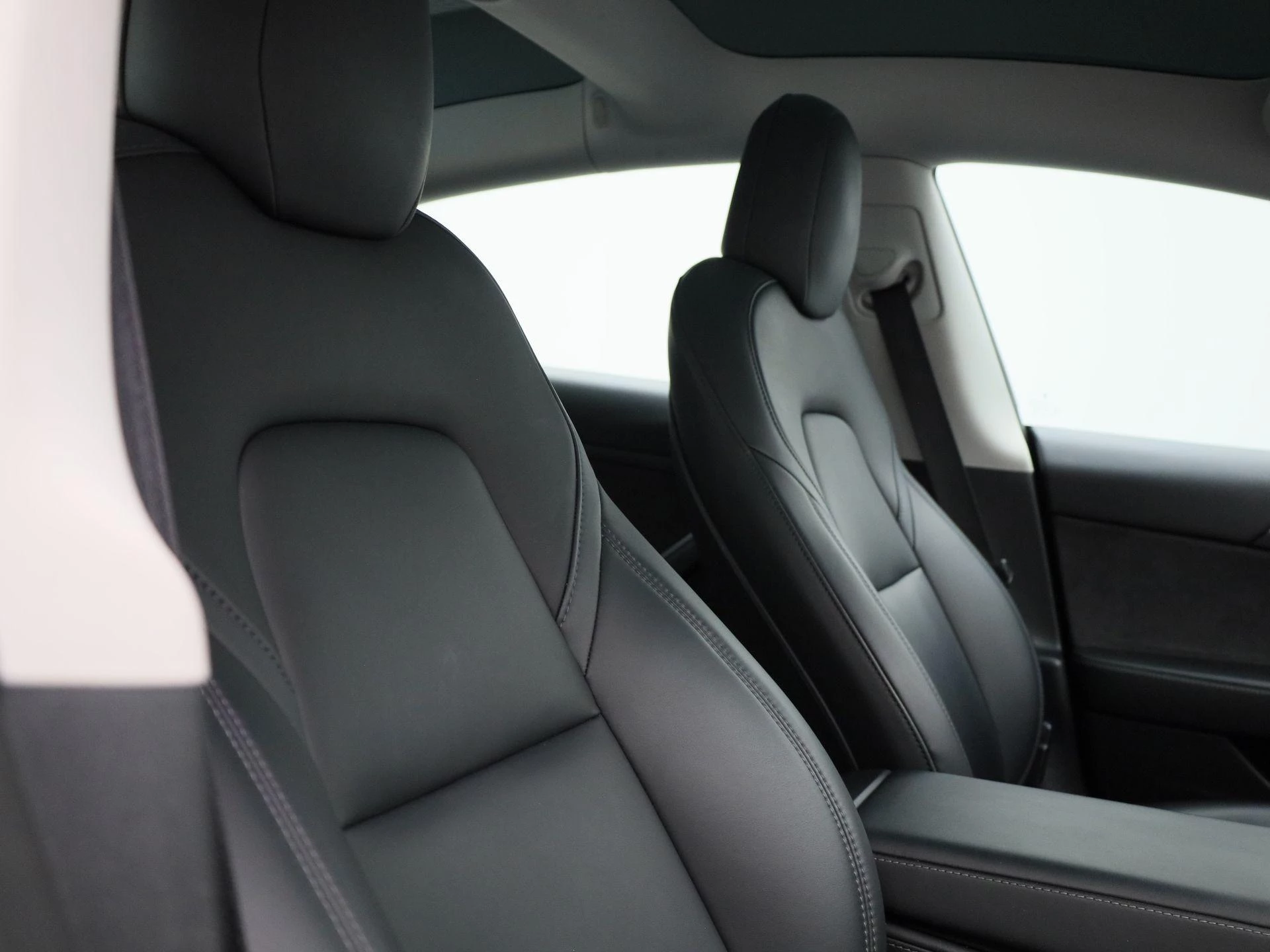 Tesla-Model 3-image-32