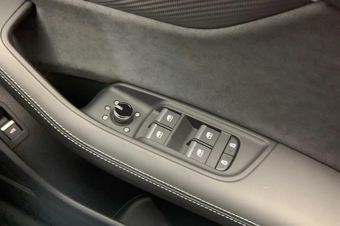 Audi-RSQ8-image-26