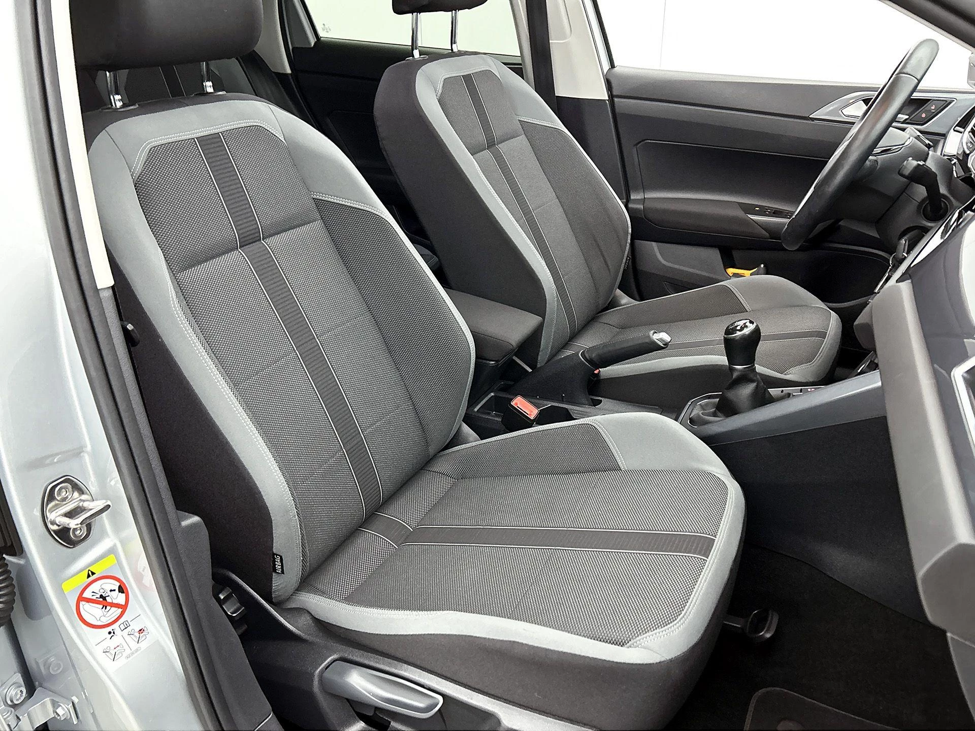 Volkswagen-Polo-image-40