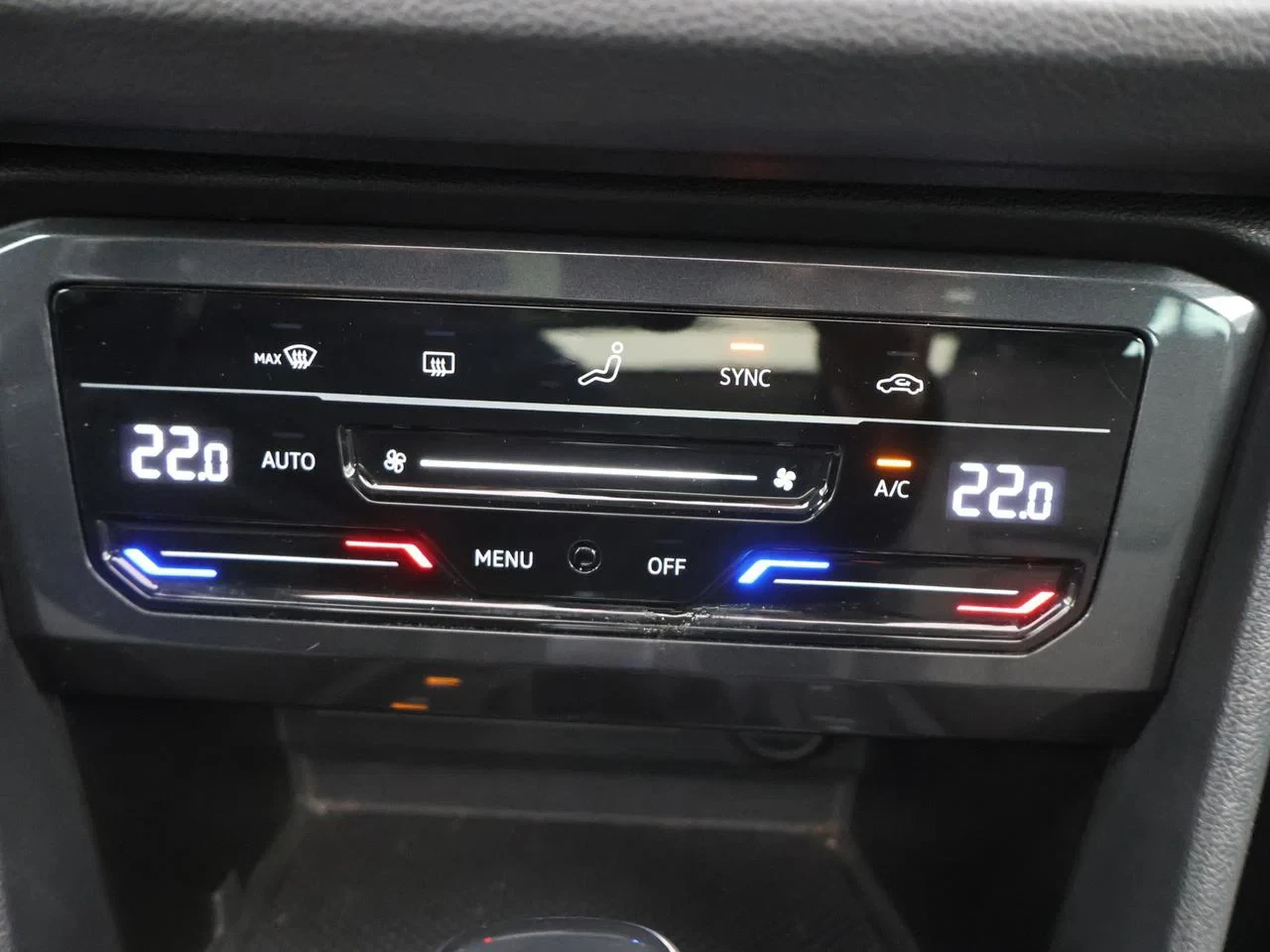 Volkswagen-Tiguan-image-24