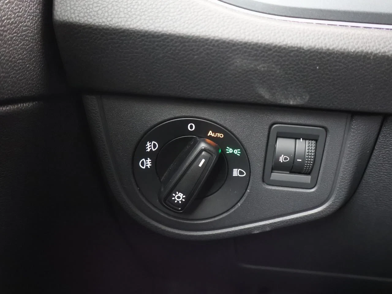 Volkswagen-Polo-image-17