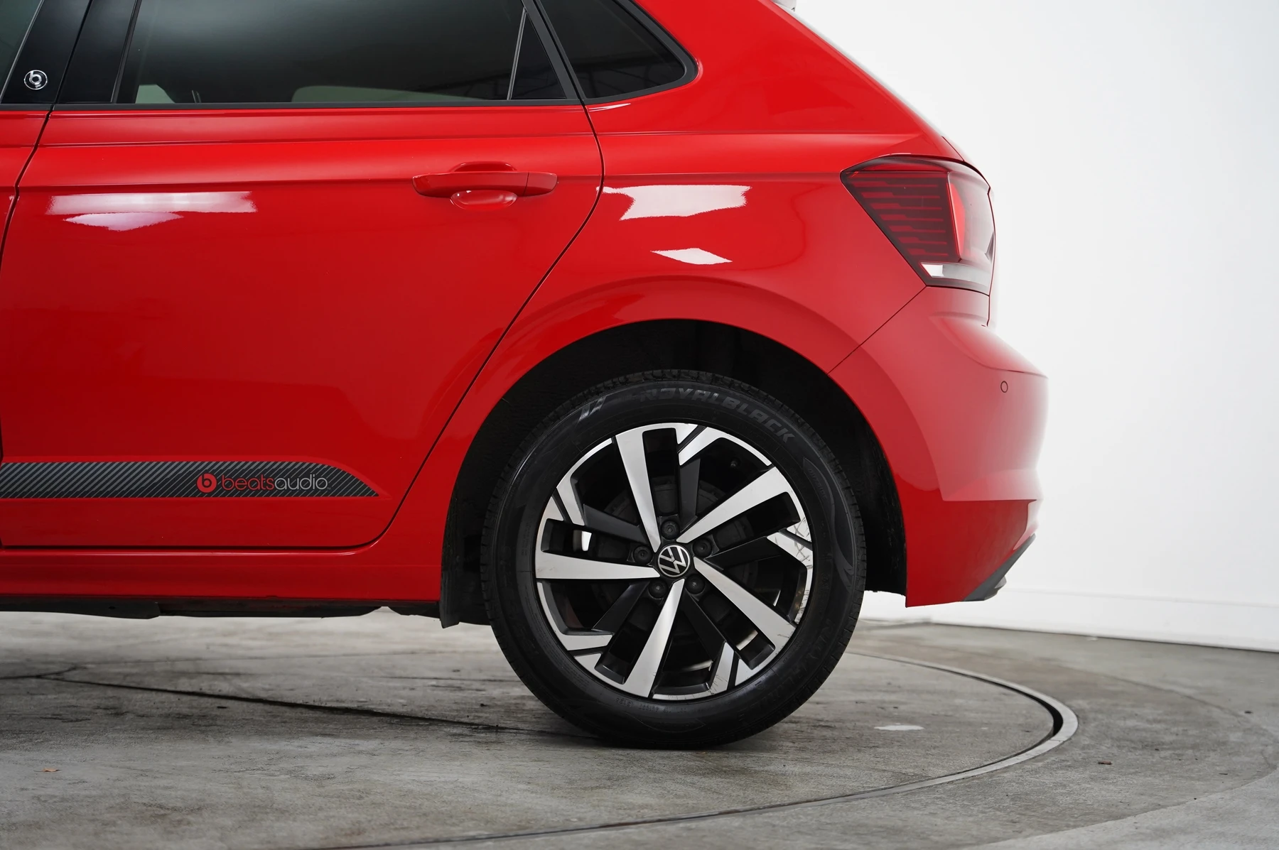 Volkswagen-Polo-image-31