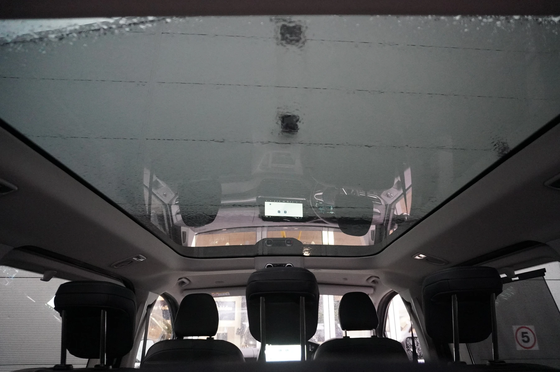 Volkswagen-Transporter-image-43