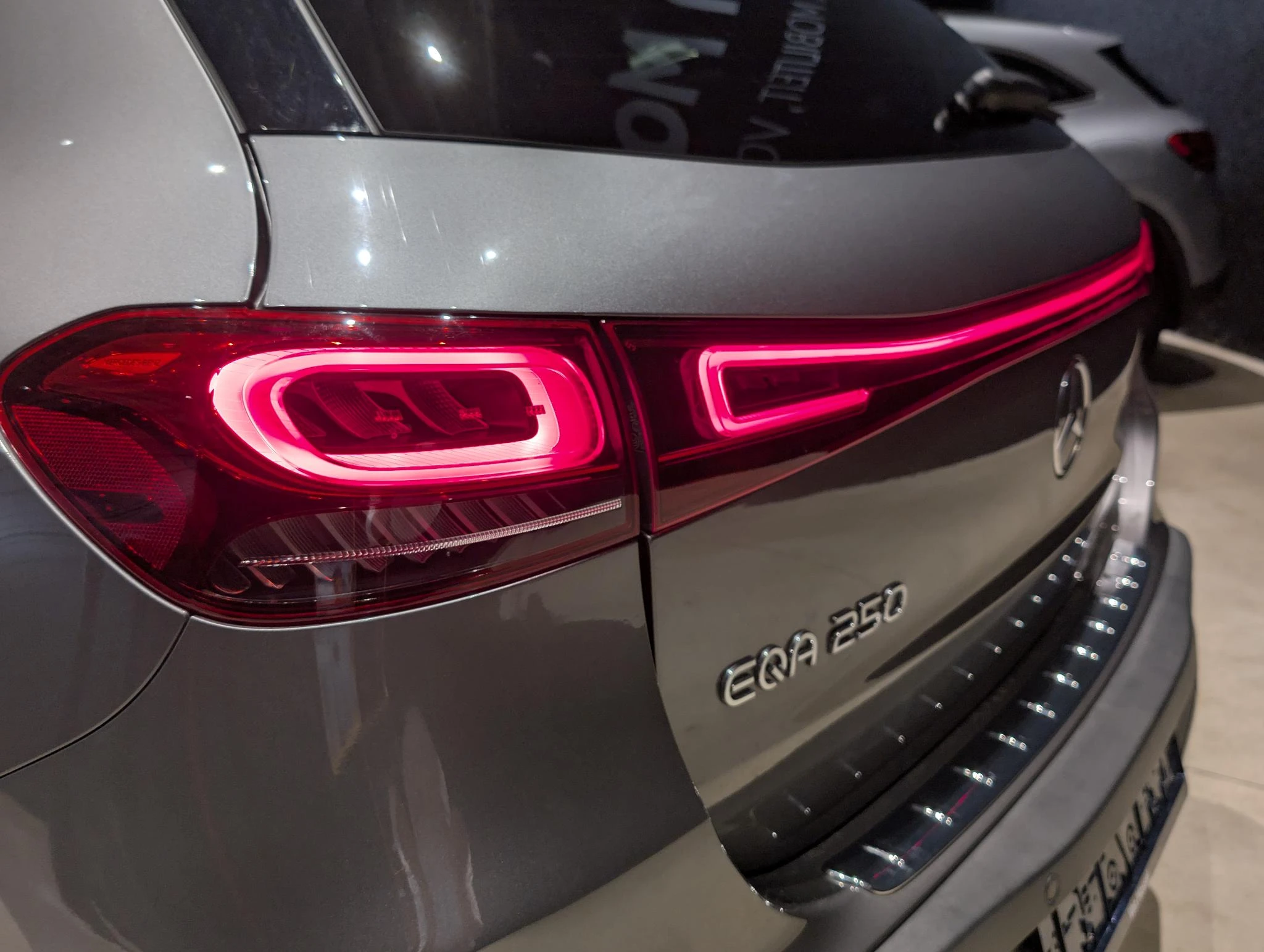 Mercedes-Benz-EQA-image-6